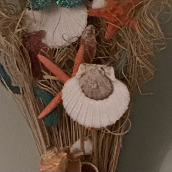 Seashell and Starfish Coastal Arrangement - Picture 3 of 12